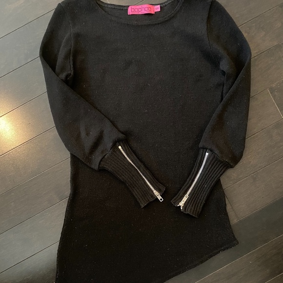 Boohoo Asymmetrical Hem Sweater with Sleeve Zipper Detail - Picture 1 of 6
